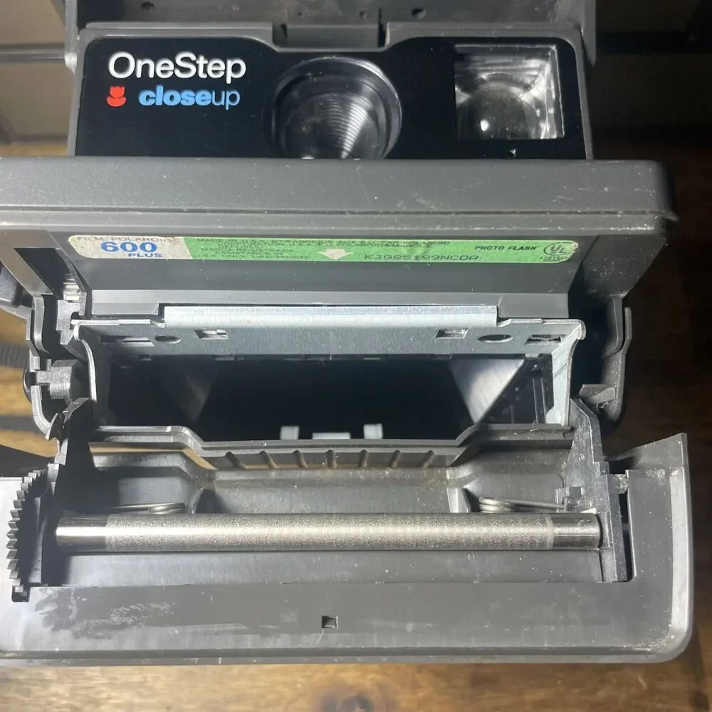 Vintage Polaroid One Step Close Up 600 Film Instant Camera with Strap-Works